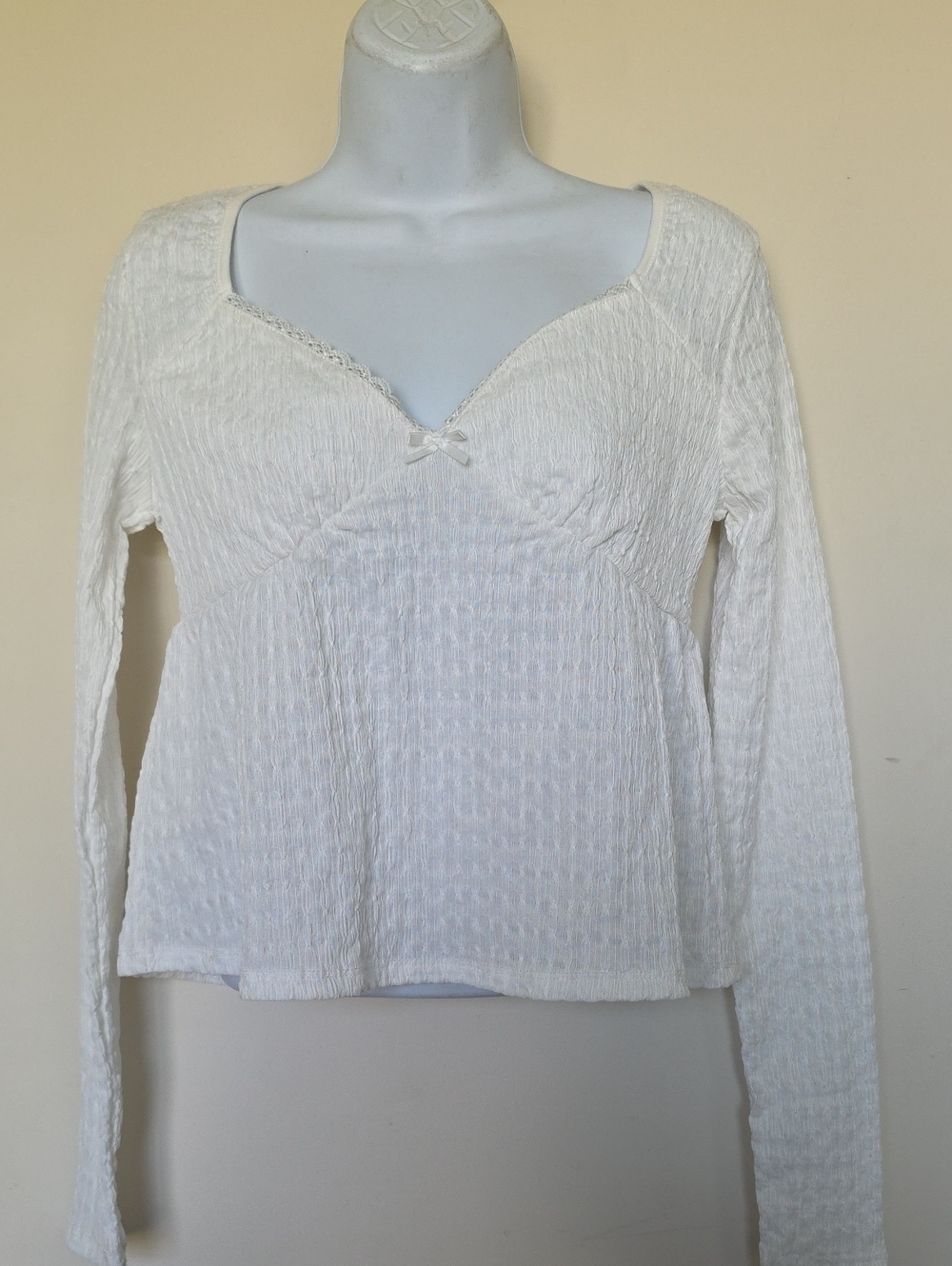 Women's White Long-Sleeve Textured V-Neck Top